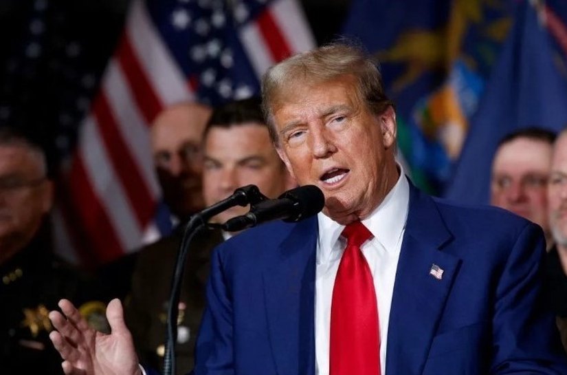 Trump fracassa em tentativa de adiar julgamento sobre suborno