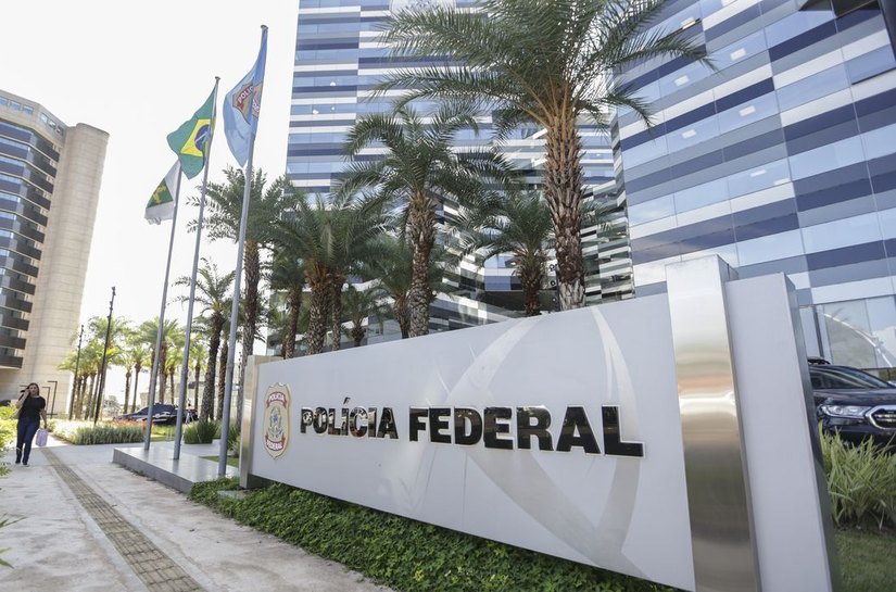 PF envia a Gilmar e Zanin íntegra de material do celular de Vorcaro