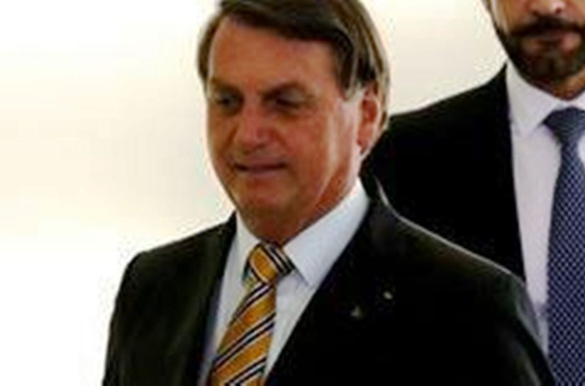 Brasil tem de deixar de ser 'país de maricas' e enfrentar pandemia 'de peito aberto', diz Bolsonaro