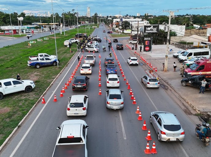 Motorista foragido por roubo é preso durante Operação Lei Seca em Várzea Grande