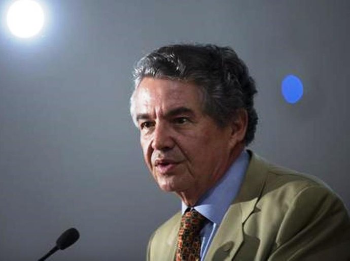 Decisão de Marco Aurélio irrita ministros e divide STF