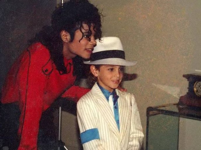 Michael Jackson: Tribunal dos EUA permite reabertura de processos de abuso sexual