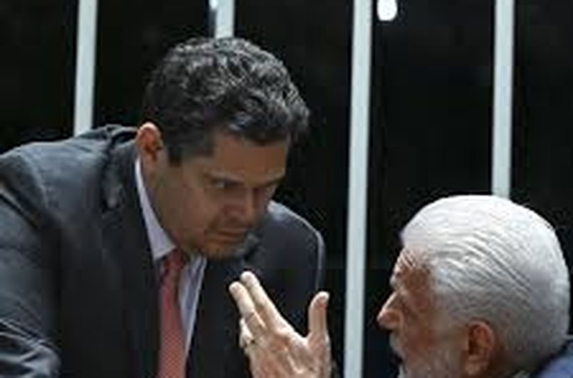 Apoio de Alcolumbre a Jaques Wagner pressiona governo