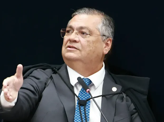 Dino nega pedido de soltura de Deolane Bezerra