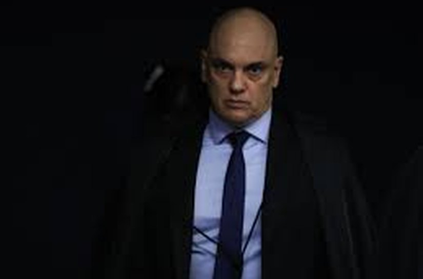 Moraes voou em aviões ligados a Vorcaro, diz jornal; ministro nega