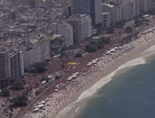 Lula arrasta multidão em Copacabana, no Rio