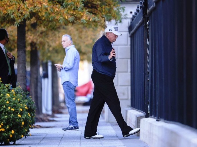 Trump demite o secretário de Defesa dos EUA