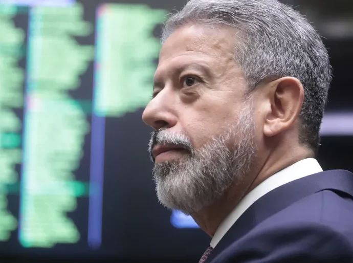 PF realiza operação contra desvios de emendas parlamentares; assessora de Lira na Câmara é alvo