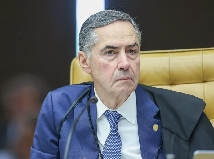 Barroso decide votar sobre aborto antes de deixar STF