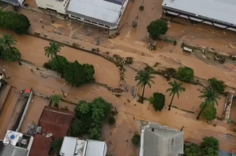 Casas desabam em MG e família relata trauma: 'Senti que estava soterrada'