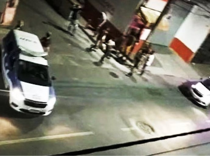 Grupo armado atira contra pessoas em festa de rua, em Salvador; 5 pessoas morreram e outras 13 ficaram feridas