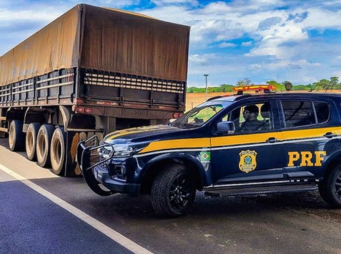 PRF retira de circulação dois veículos de carga adulterados na BR-070, em Barra do Garças, MT