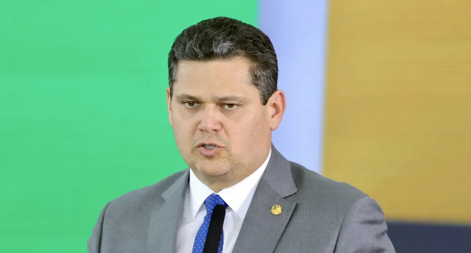 Alcolumbre retira do PL da dosimetria trecho que contradiz Lei Antifacção