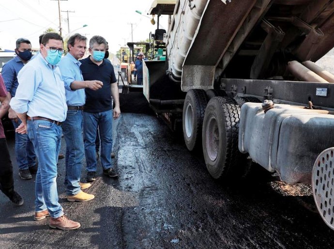 Governador Mauro Mendes fiscaliza andamento das obras de restauração da MT-246 já em fase final
