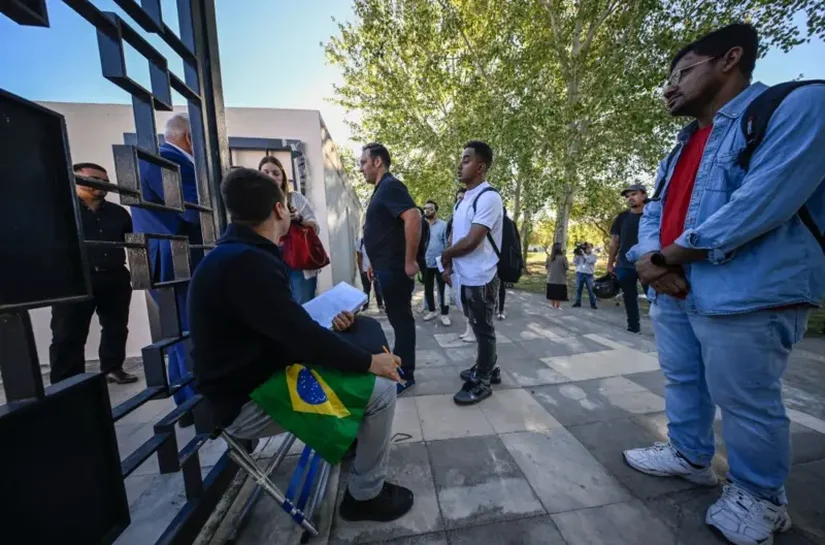 Imigrar para Portugal ficou mais difícil para brasileiros? Entenda nova lei aprovada no país