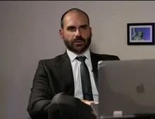 Eduardo Bolsonaro à BBC: 'Estou disposto a ir às últimas consequências'