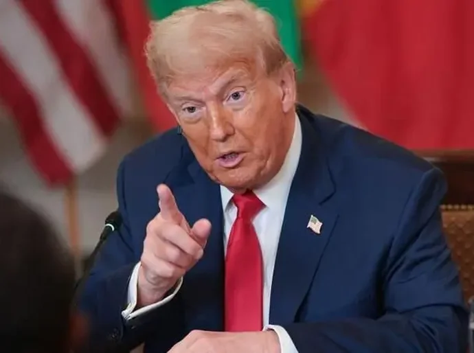 Epstein disse que Trump 'passou horas' com uma de suas vítimas, diz email divulgado pela oposição