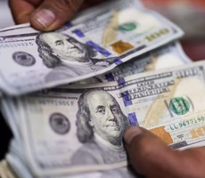 Dólar sobe forte e bate R$ 5,62, após Trump anunciar tarifa de 50% sobre produtos brasileiros
