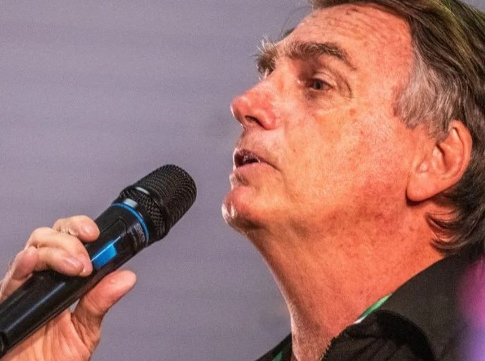 PF pretende ouvir Bolsonaro antes de concluir investigação