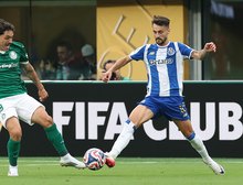 Palmeiras martela no fim, mas para em goleiro e empata com Porto na estreia