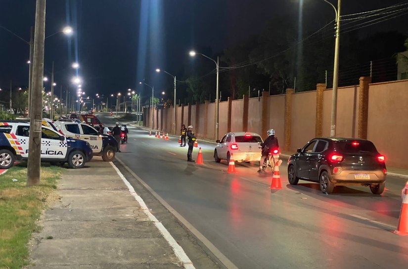 Blitz resulta em 13 motoristas presos por embriaguez ao volante