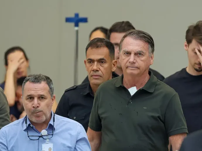 Moraes autoriza internação de Bolsonaro para realização de cirurgia