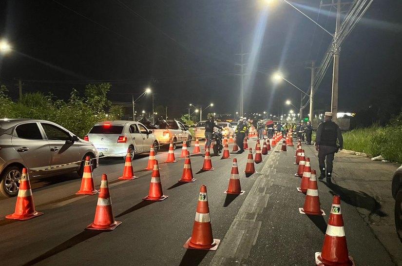 Um motociclista é preso e 80 veículos são apreendidos durante Operação Lei Seca em Cuiabá