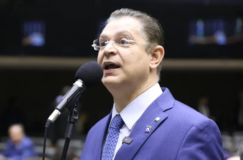 Moraes é um ditador que manda nos Três Poderes, diz líder do PL