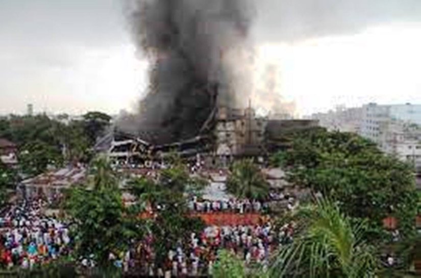 Explosão em Bangladesh mata dezenas de pessoas e cria cenário de caos com centenas de feridos