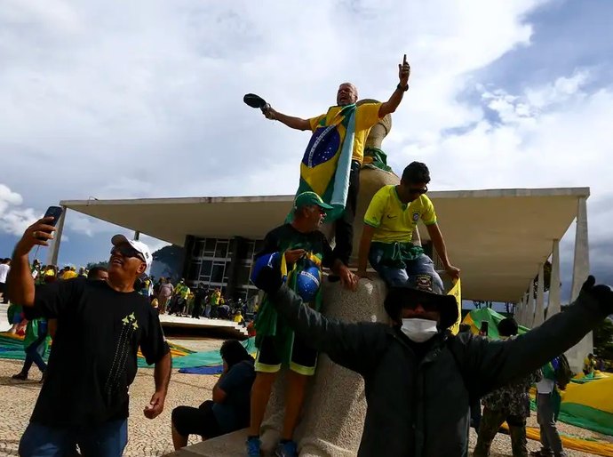 Um ano após tentativa de golpe, STF mantém 66 presos
