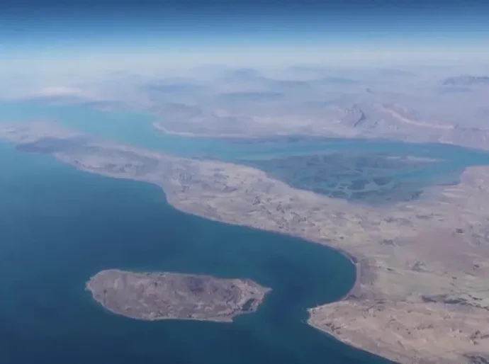 EUA anunciam ataque a instalações de mísseis do Irã no Estreito de Ormuz