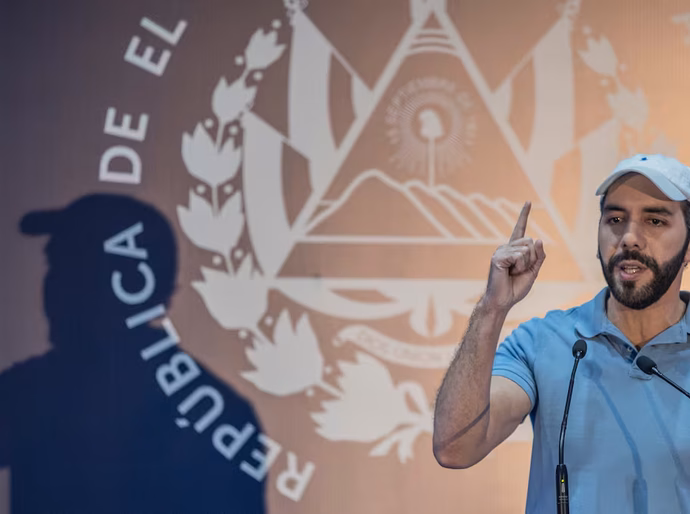 Bukele culpa ONGs por um protesto em frente à sua residência e promove uma 'lei de agentes estrangeiros' para sufocá-las