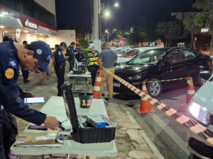 Operação Lei Seca termina com dez condutores presos por embriaguez na avenida Isaac Póvoas