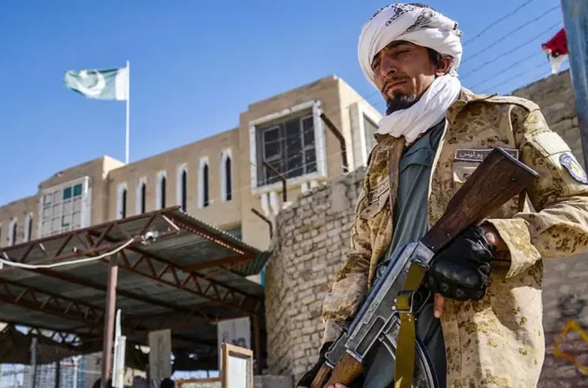 Afeganistão e Paquistão trocam novos ataques na fronteira