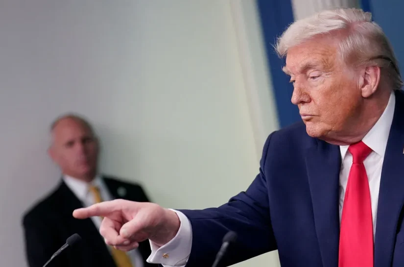 Hegseth diz que forças dos EUA estão prontas para ordem de Trump sobre Irã