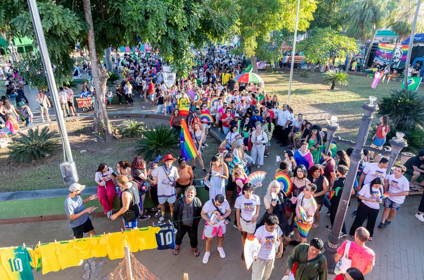 Parada do Orgulho LGBTQIA+ ocorre com serviços de acolhimento, mobilidade e estrutura da Prefeitura de Cuiabá