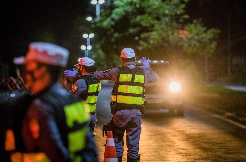 Operação Lei Seca prende 11 condutores embriagados e remove 57 veículos