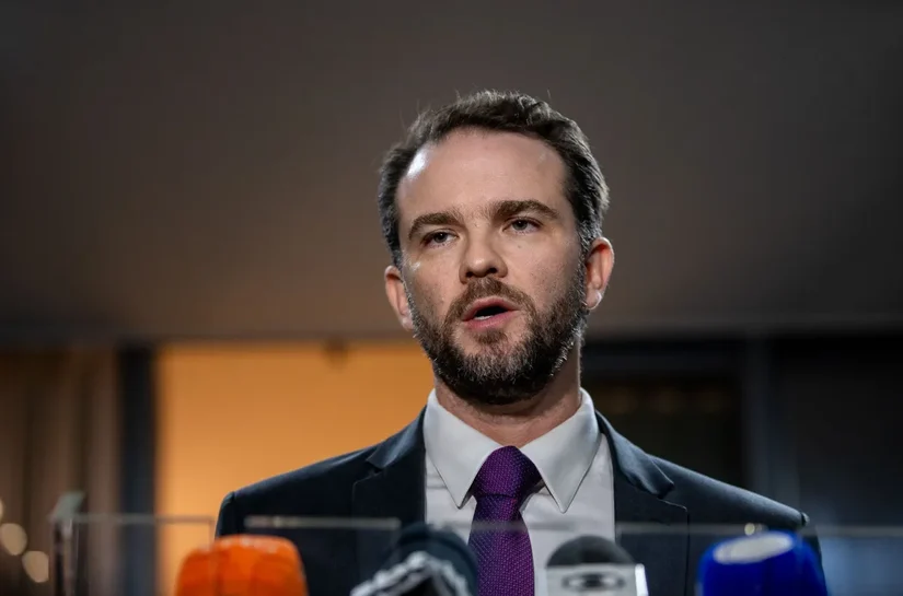 Governo propõe salário mínimo de R$ 1.741 em 2027