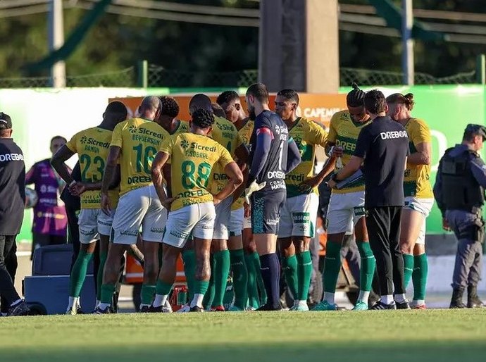 Cuiabá larga na frente na semifinal do Mato-grossense com gol contra do Luverdense