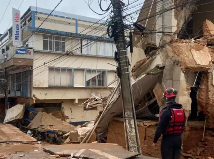 'Perdemos três alunos da escola soterrados': a tragédia da chuva em Minas Gerais que matou ao menos 28