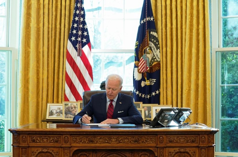 Biden pede pressão internacional para que militares de Mianmar 'renunciem imediatamente' ao poder após golpe