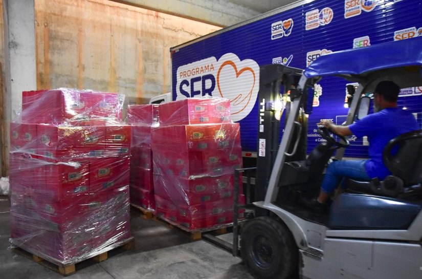 Programa SER Família Solidário vai distribuir 100 mil cestas de Natal para municípios de todo o Estado