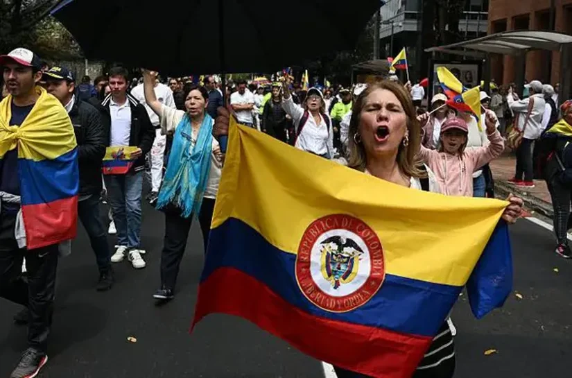 A crise política que culminou no atentado contra Miguel Uribe na Colômbia