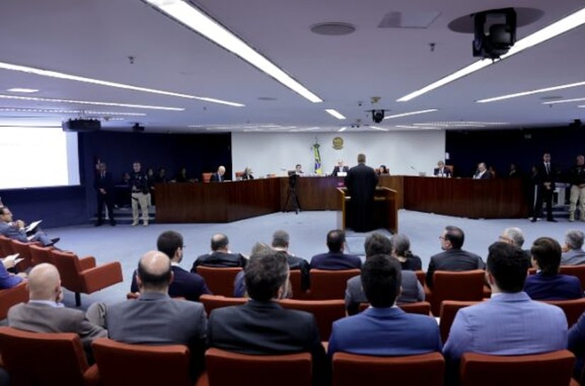 Julgamento de Bolsonaro, dia 2: advogados de ex-presidente e generais questionam provas da trama golpista, delação de Cid e conduta de Moraes
