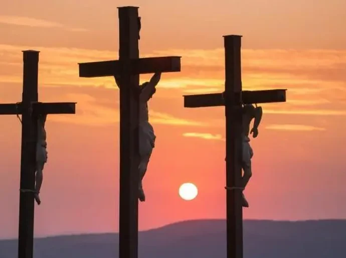 O que aconteceu com a cruz em que Jesus morreu?