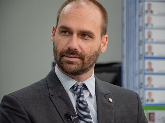 Crise entre Mauro e Eduardo Bolsonaro abre guerra na direita e ameaça Senado, Paiaguás e alianças em Cuiabá