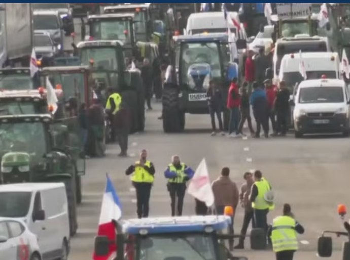 Protestos de agricultores levam a França a pressionar a União Europeia a encerrar negociações de acordo comercial com o Mercosul