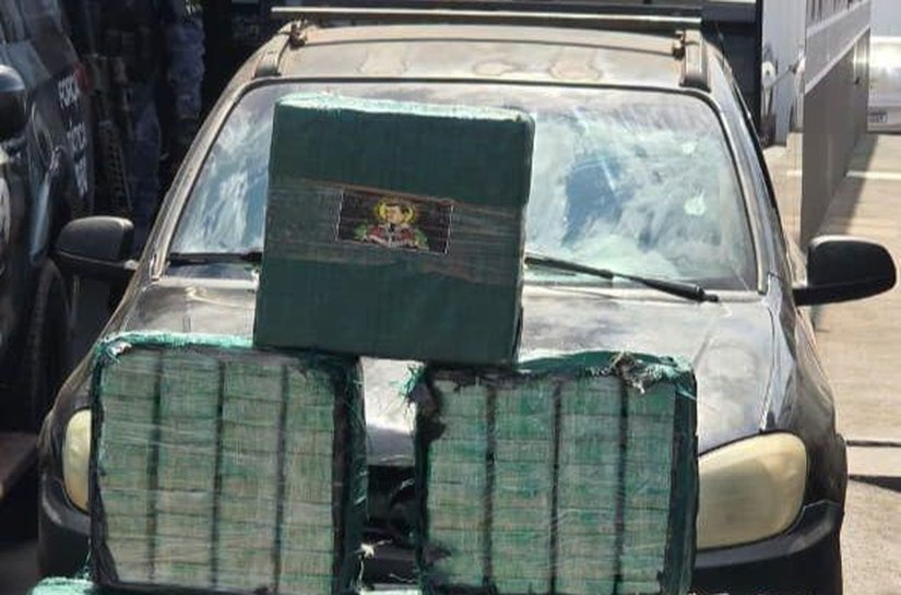 PM e Gefron apreendem 300 quilos de pasta base de cocaína e causam prejuízo de R$ 4,3 milhões às facções criminosas