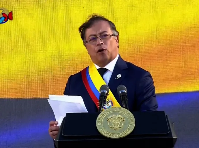 Gustavo Petro diz que barco atacado pelos EUA pode ter sido colombiano