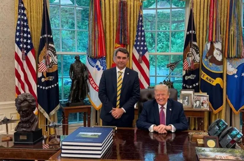Ainda não está claro se intervenções de Trump vão ajudar ou atrapalhar Flávio Bolsonaro, diz New York Times